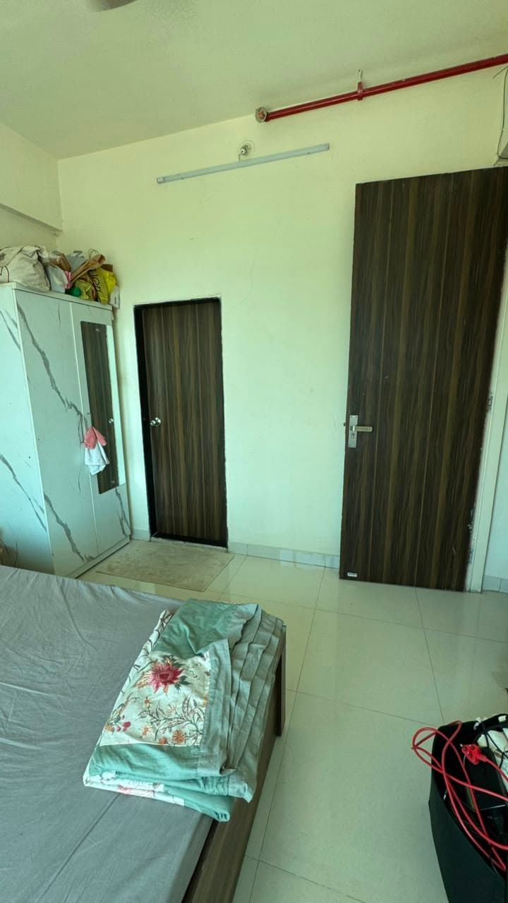 Spacious 2BHK with Lake View in Juhu - Image 1